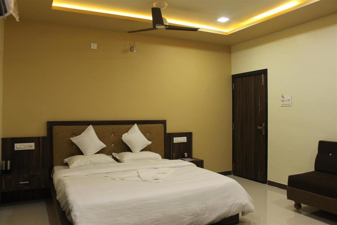 Hotel Shri Sharanam Maheshwar ภายนอก รูปภาพ
