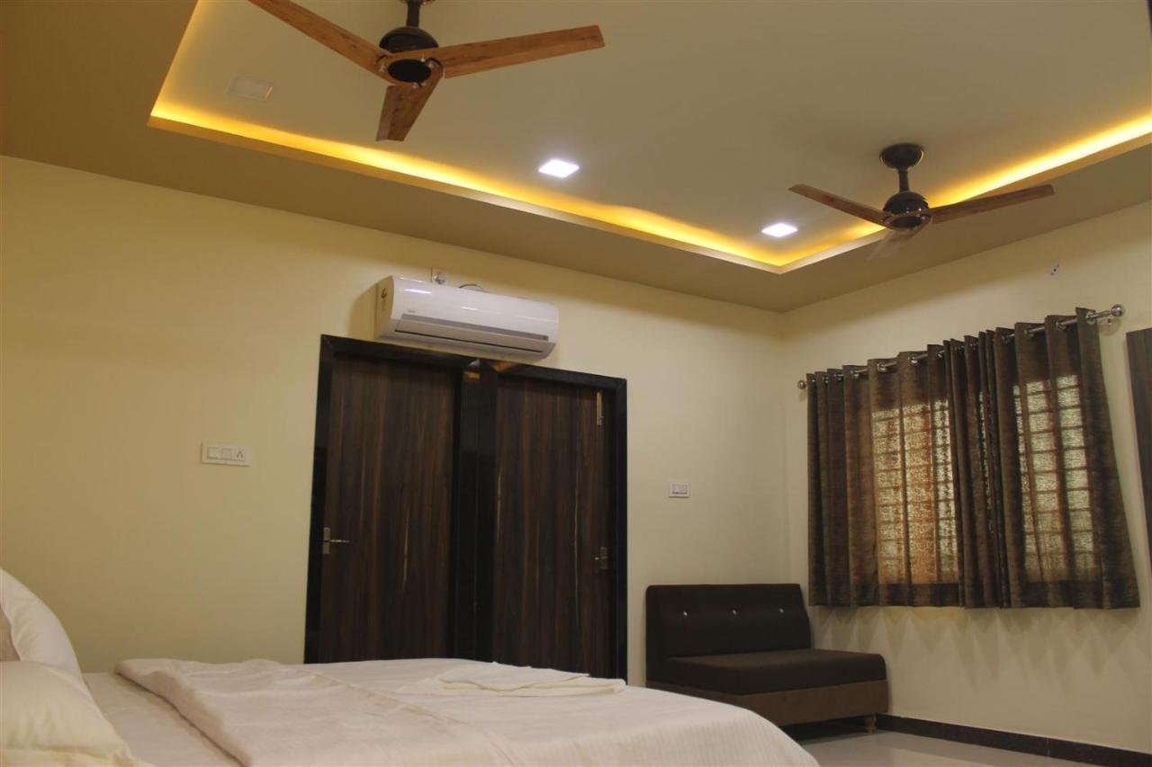 Hotel Shri Sharanam Maheshwar ภายนอก รูปภาพ