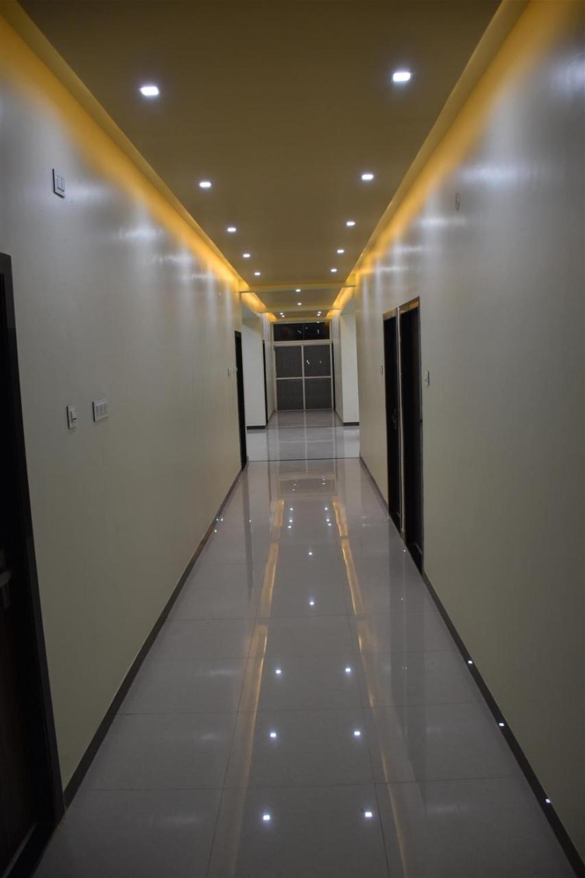 Hotel Shri Sharanam Maheshwar ภายนอก รูปภาพ