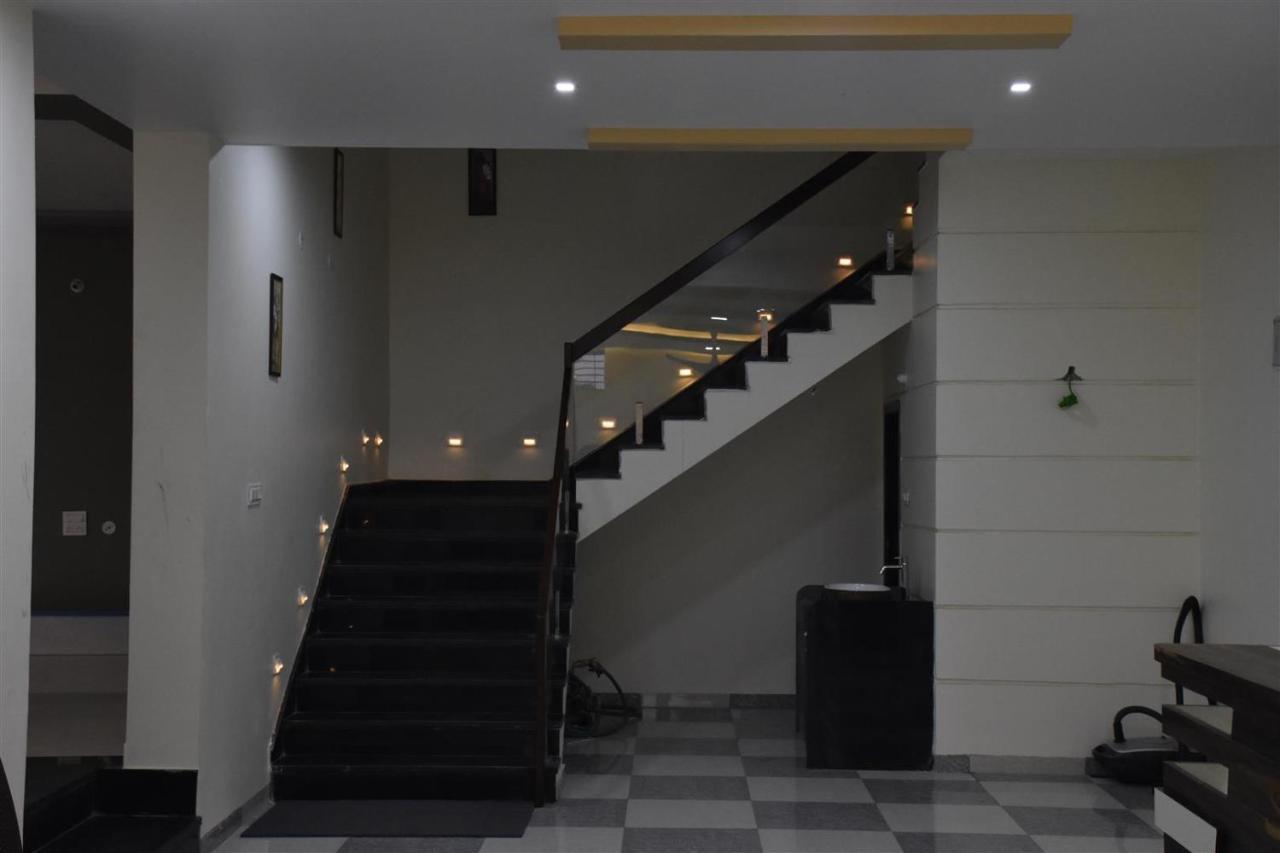 Hotel Shri Sharanam Maheshwar ภายนอก รูปภาพ