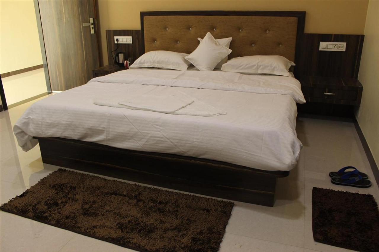 Hotel Shri Sharanam Maheshwar ภายนอก รูปภาพ